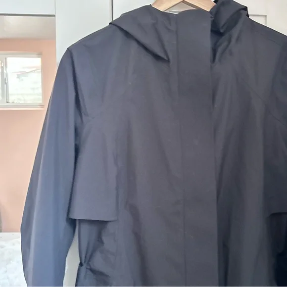 Lululemon Rain Rebel Jacket black size 8 - Picture 2 of 6